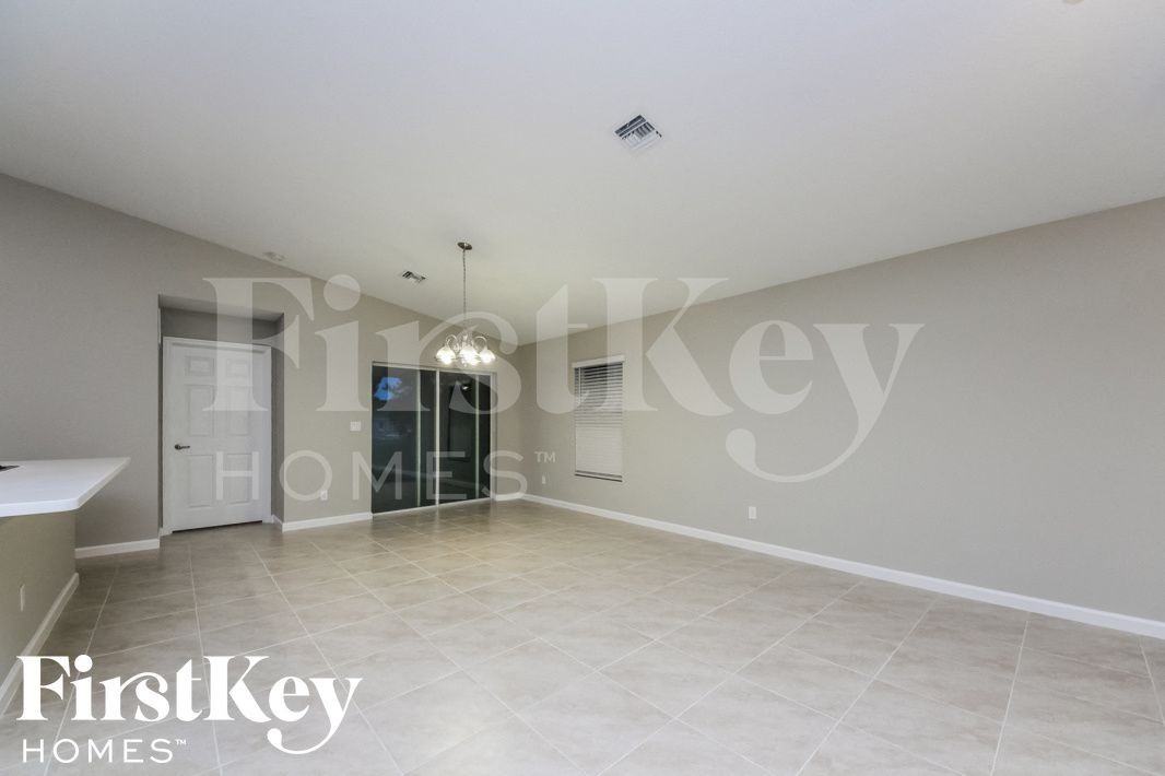 2942 Sw Bright St - Photo 2 of 16