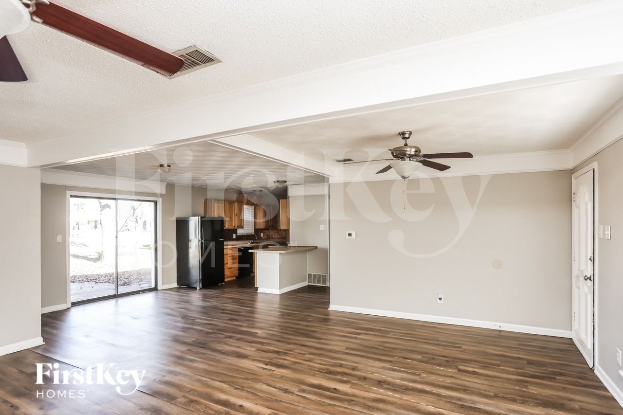 2921 Ridgeway Dr - Photo 2 of 16