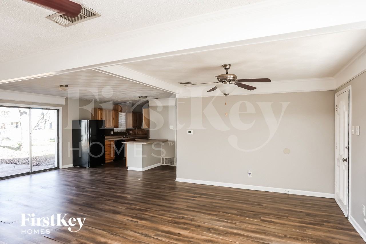 2921 Ridgeway Dr - Photo 3 of 16