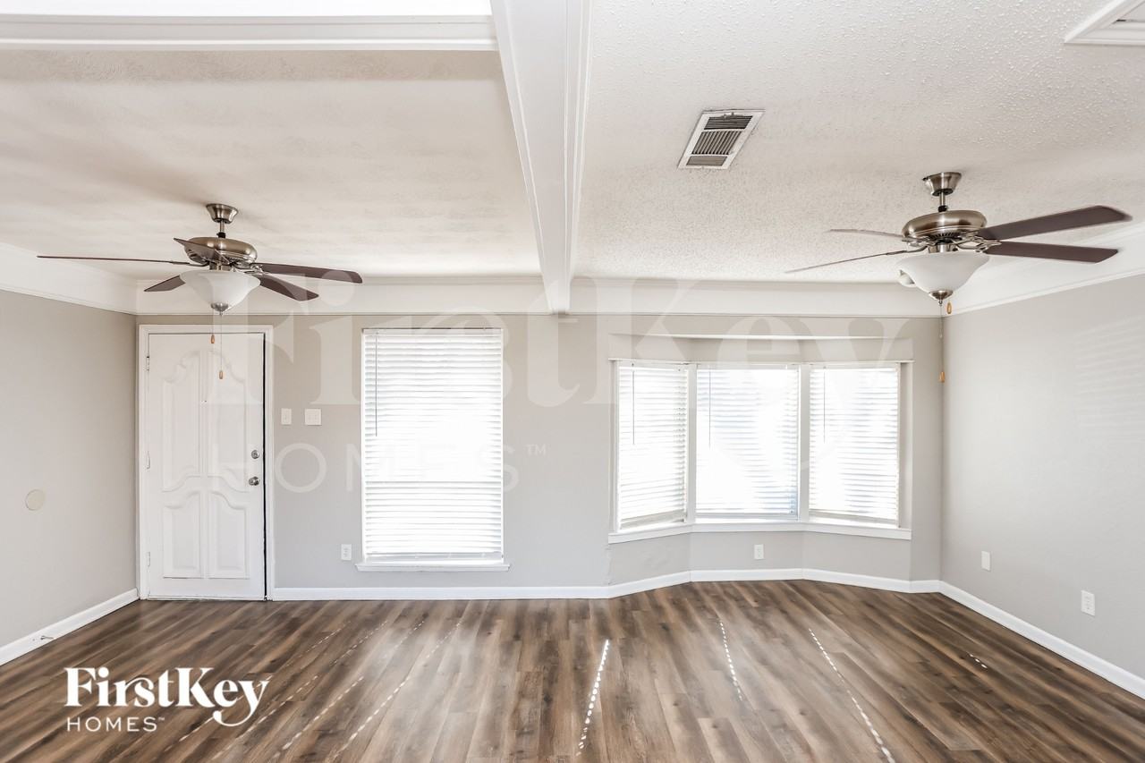 2921 Ridgeway Dr - Photo 4 of 16