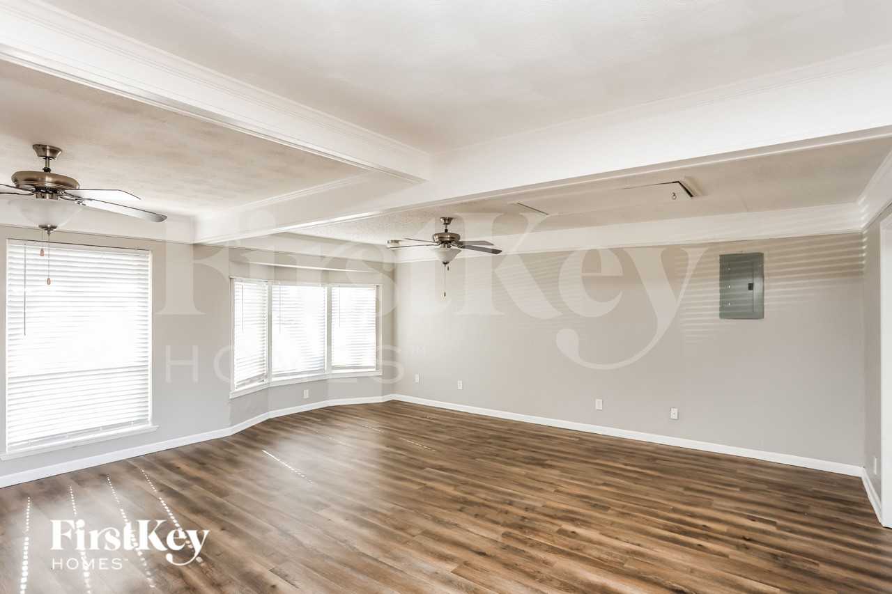 2921 Ridgeway Dr - Photo 5 of 16