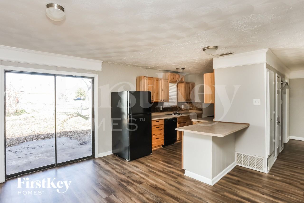 2921 Ridgeway Dr - Photo 6 of 16