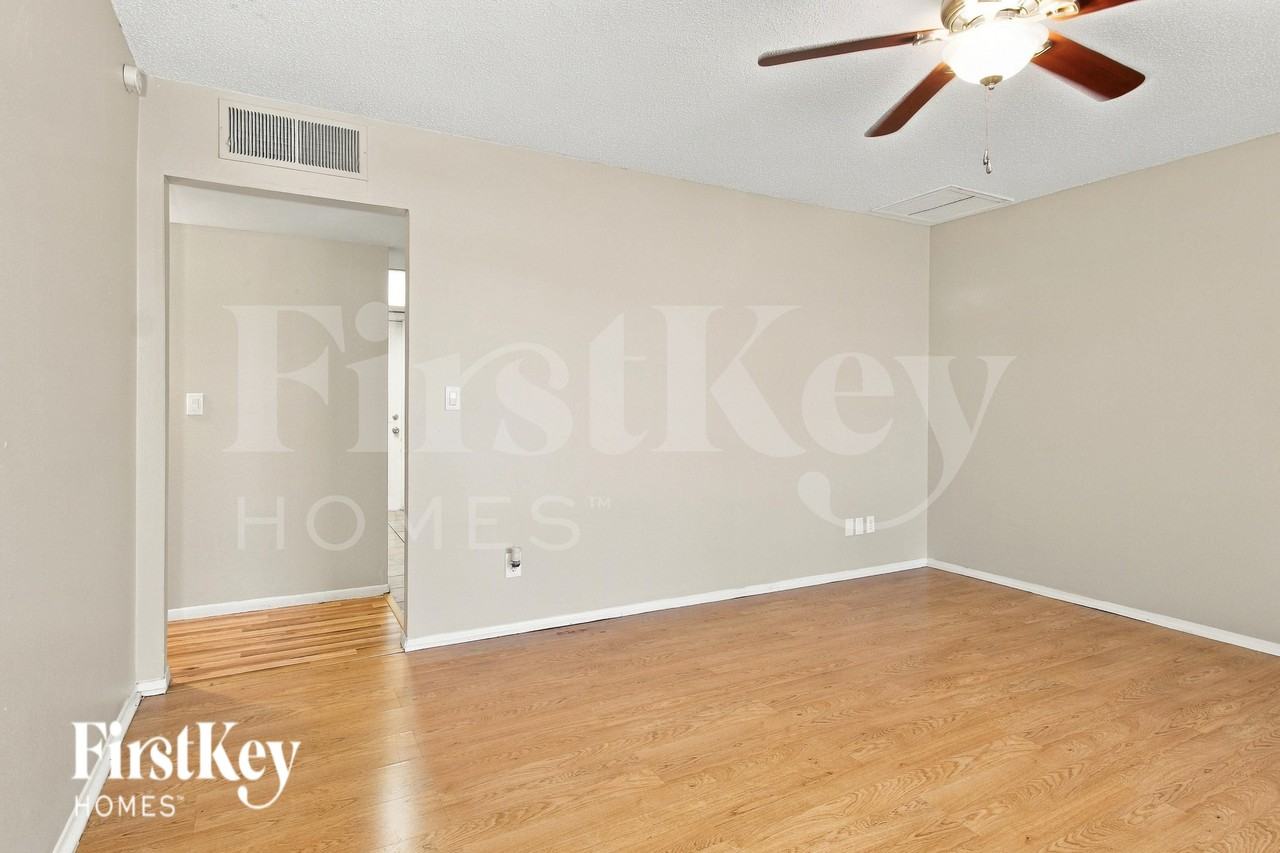 2333 E Sylvia St - Photo 2 of 16