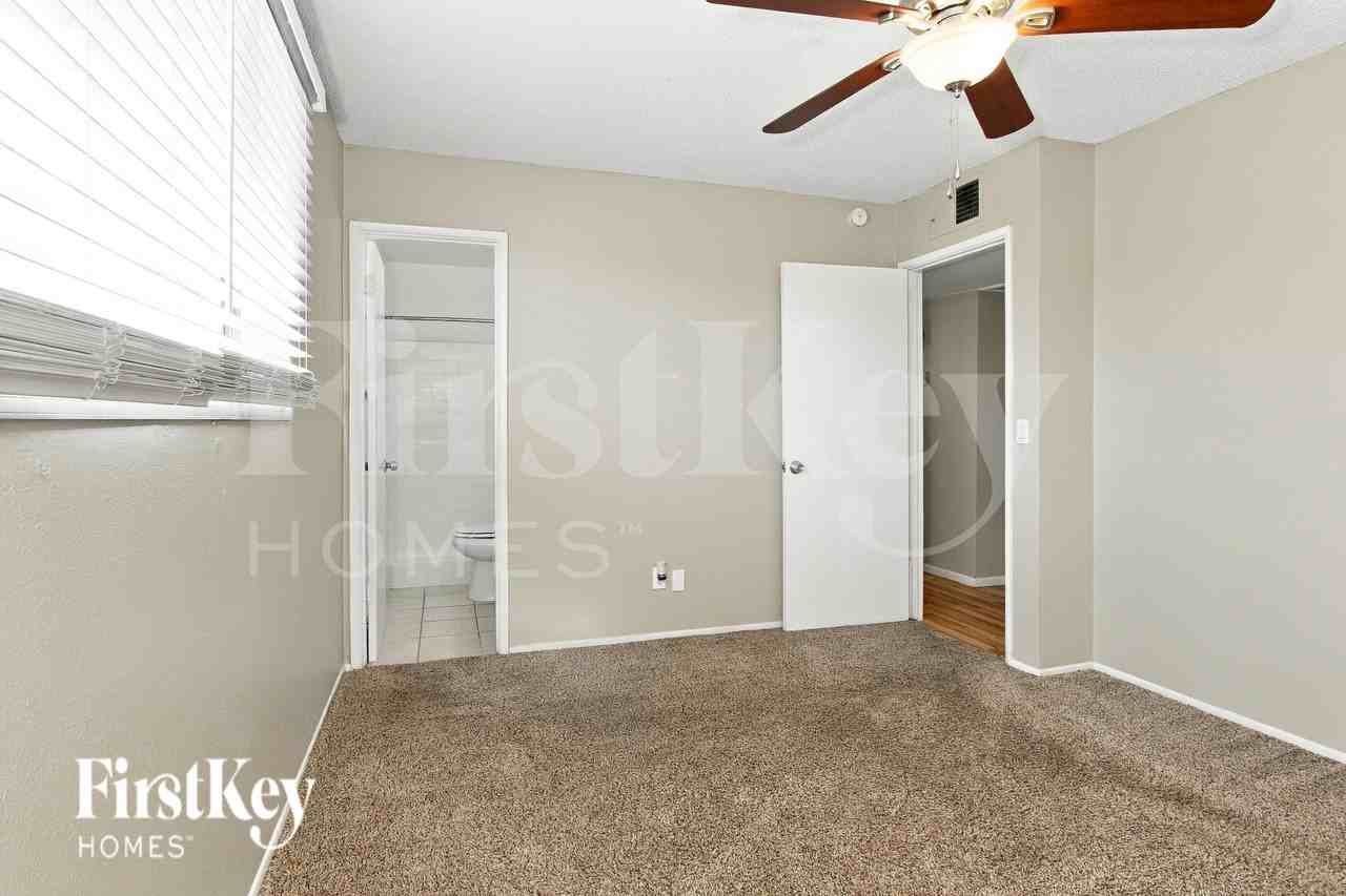 2333 E Sylvia St - Photo 5 of 16