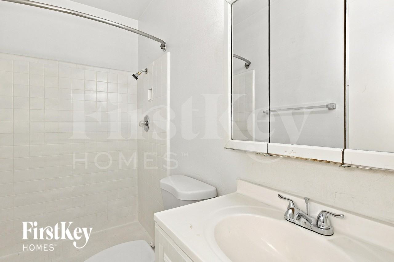 2333 E Sylvia St - Photo 6 of 16