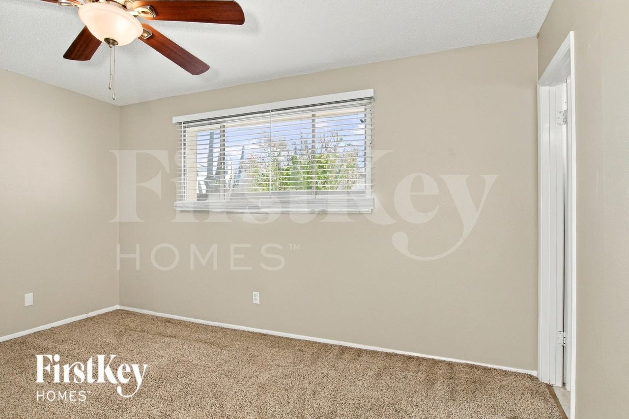 2333 E Sylvia St - Photo 7 of 16