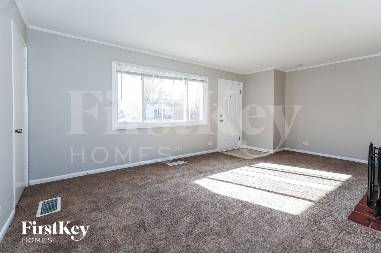 220 Miami St - Photo 3 of 15