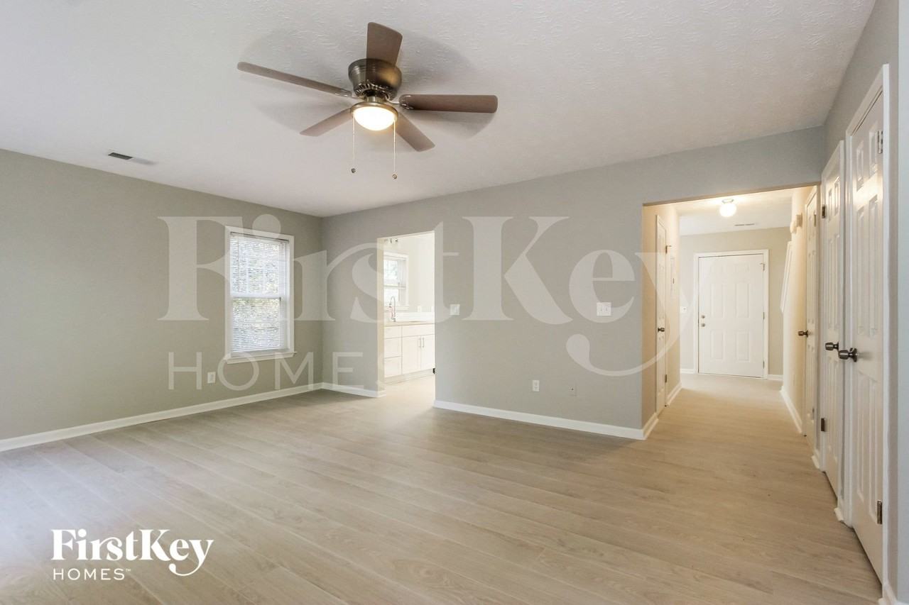 1725 Red Rose Ln - Photo 4 of 14