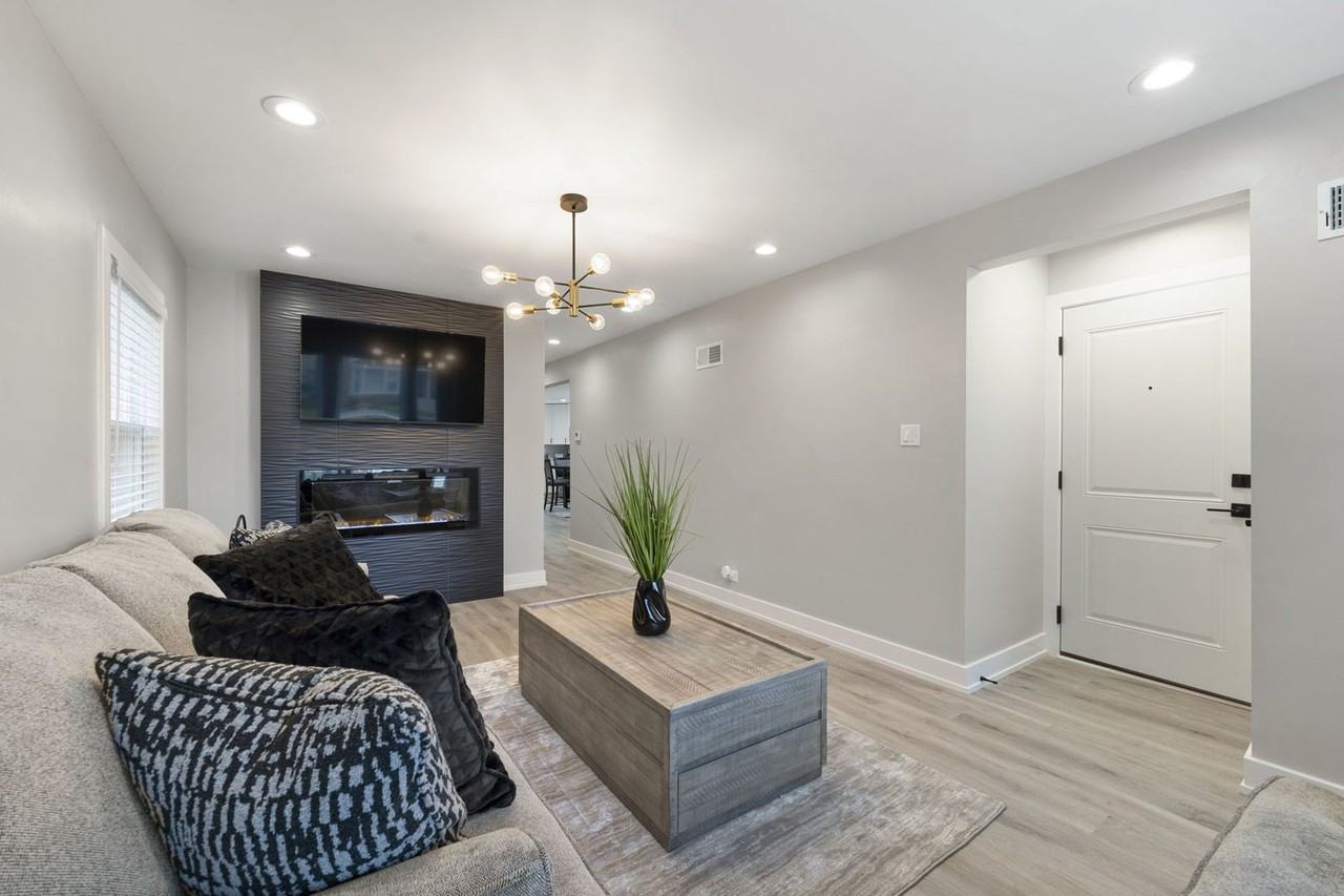 5347 W Gladys Ave #1 - Photo 4 of 17