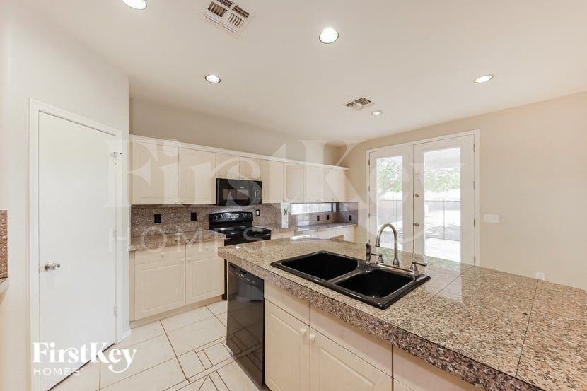 16221 W Marconi Ave - Photo 5 of 16