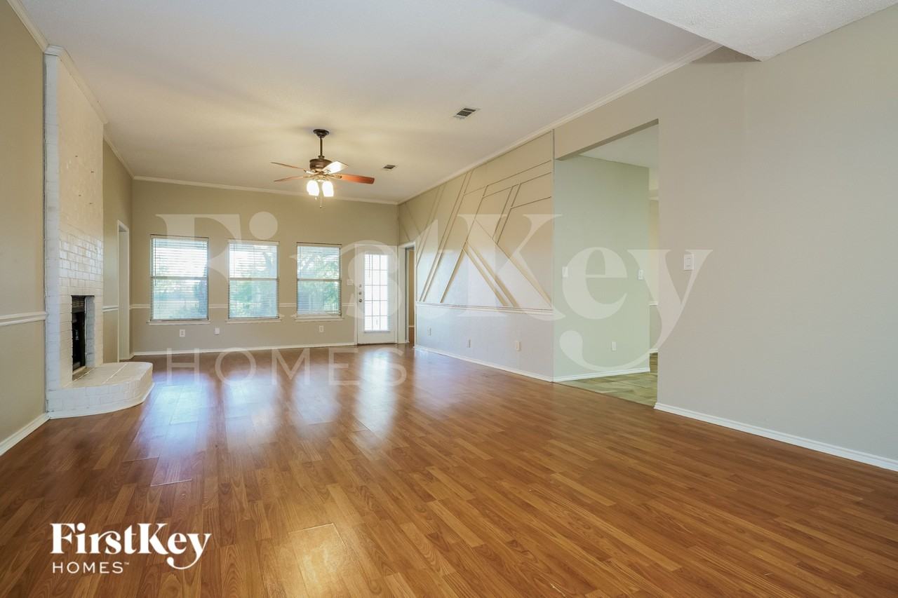 1402 New Haven Dr - Photo 3 of 16