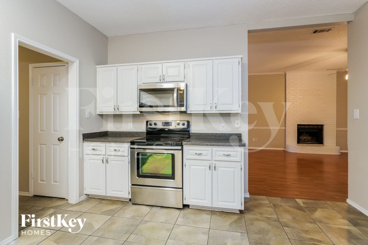 1402 New Haven Dr - Photo 6 of 16
