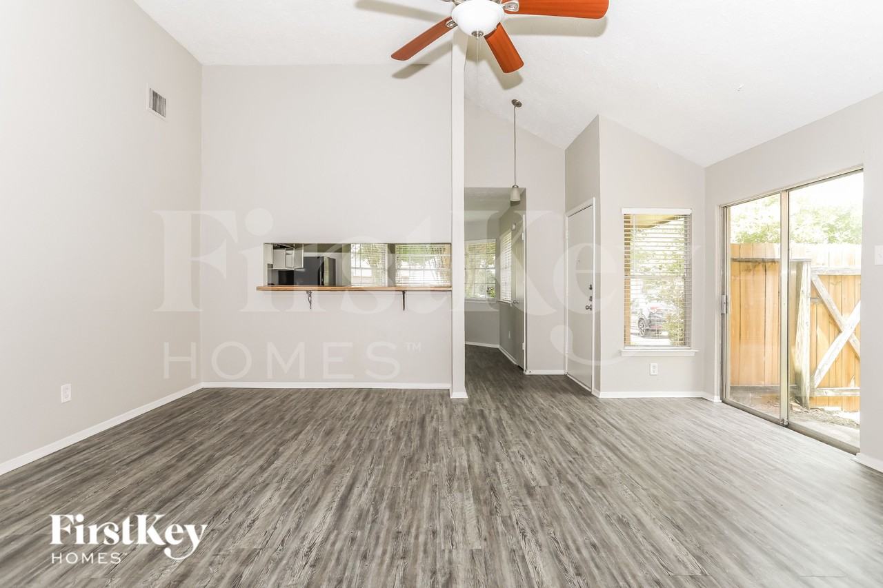 12219 Westlock Dr - Photo 4 of 17