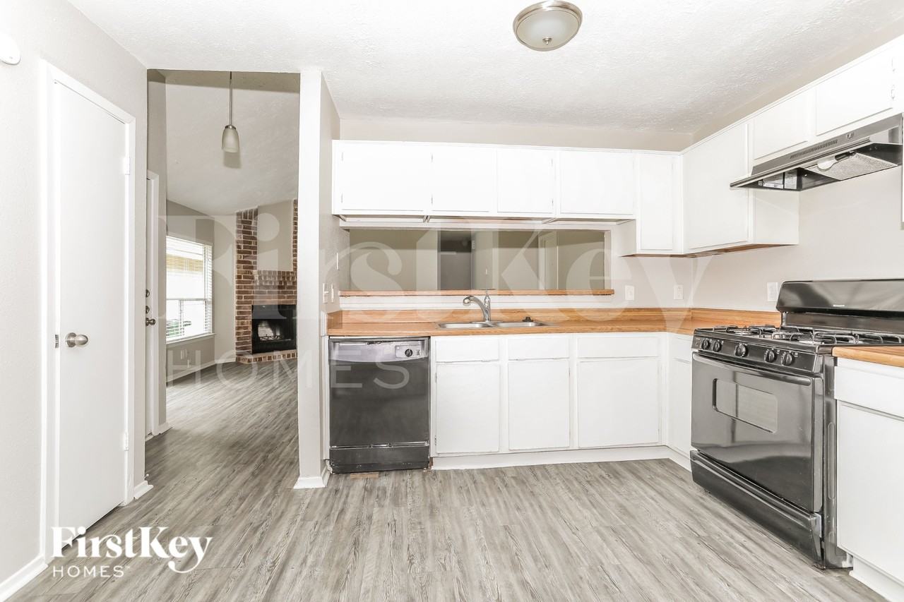 12219 Westlock Dr - Photo 7 of 17