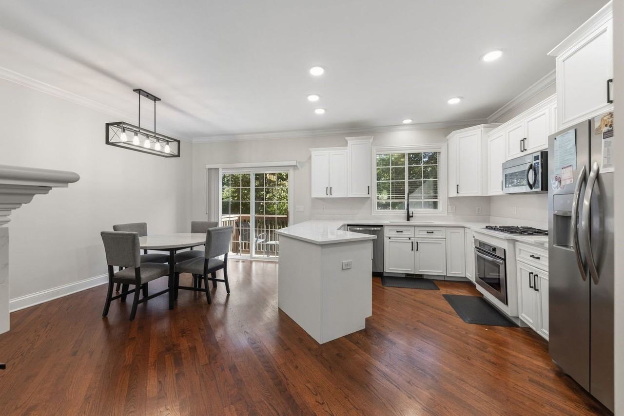808 Shandrew Dr #808 - Photo 4 of 23