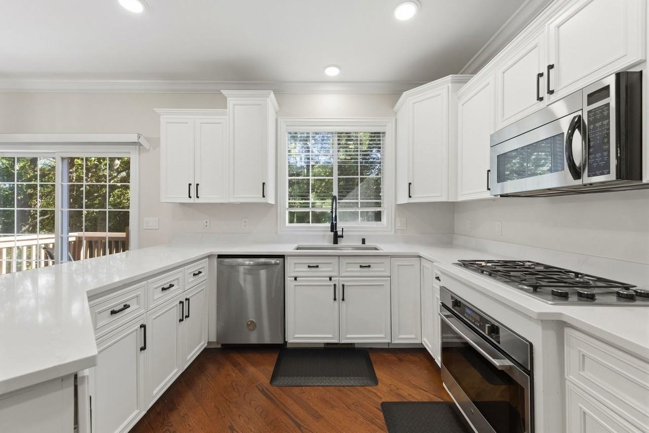 808 Shandrew Dr #808 - Photo 5 of 23