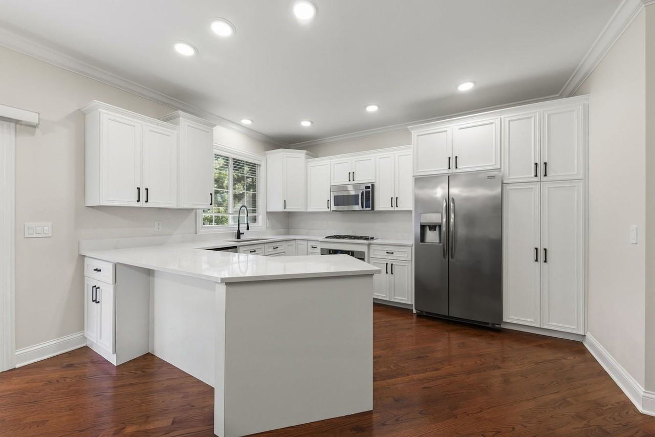 808 Shandrew Dr #808 - Photo 7 of 23
