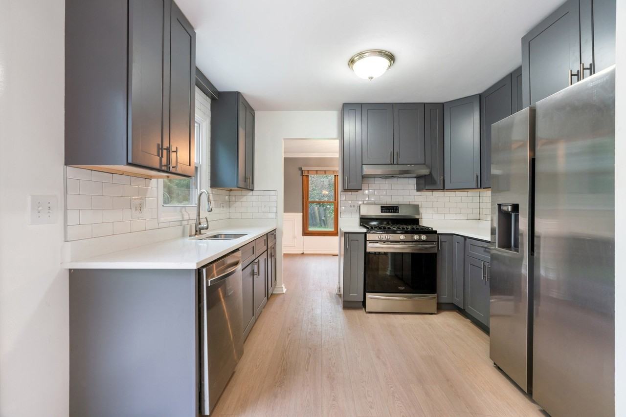 1465 Jasper Dr - Photo 3 of 20