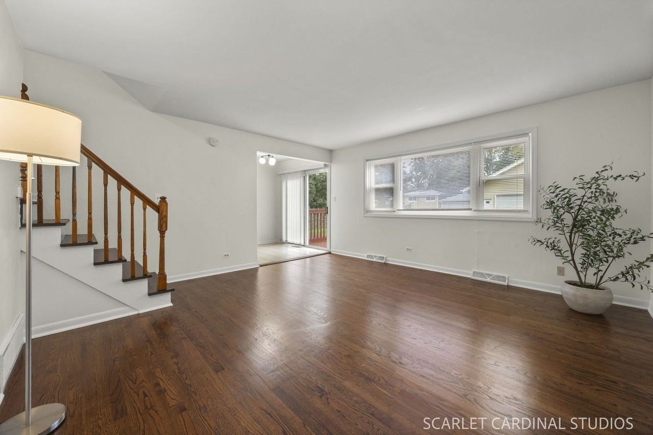 452 N Addison Rd - Photo 3 of 22