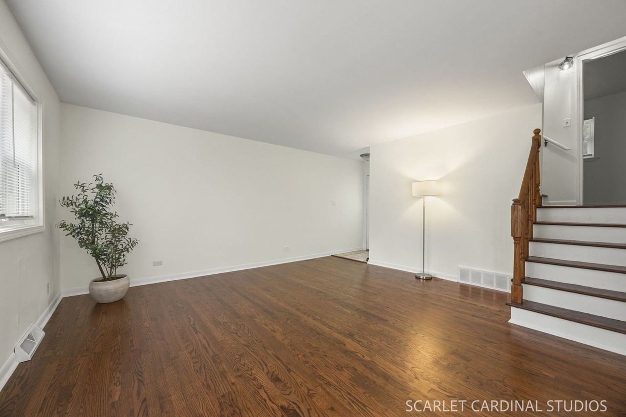 452 N Addison Rd - Photo 4 of 22
