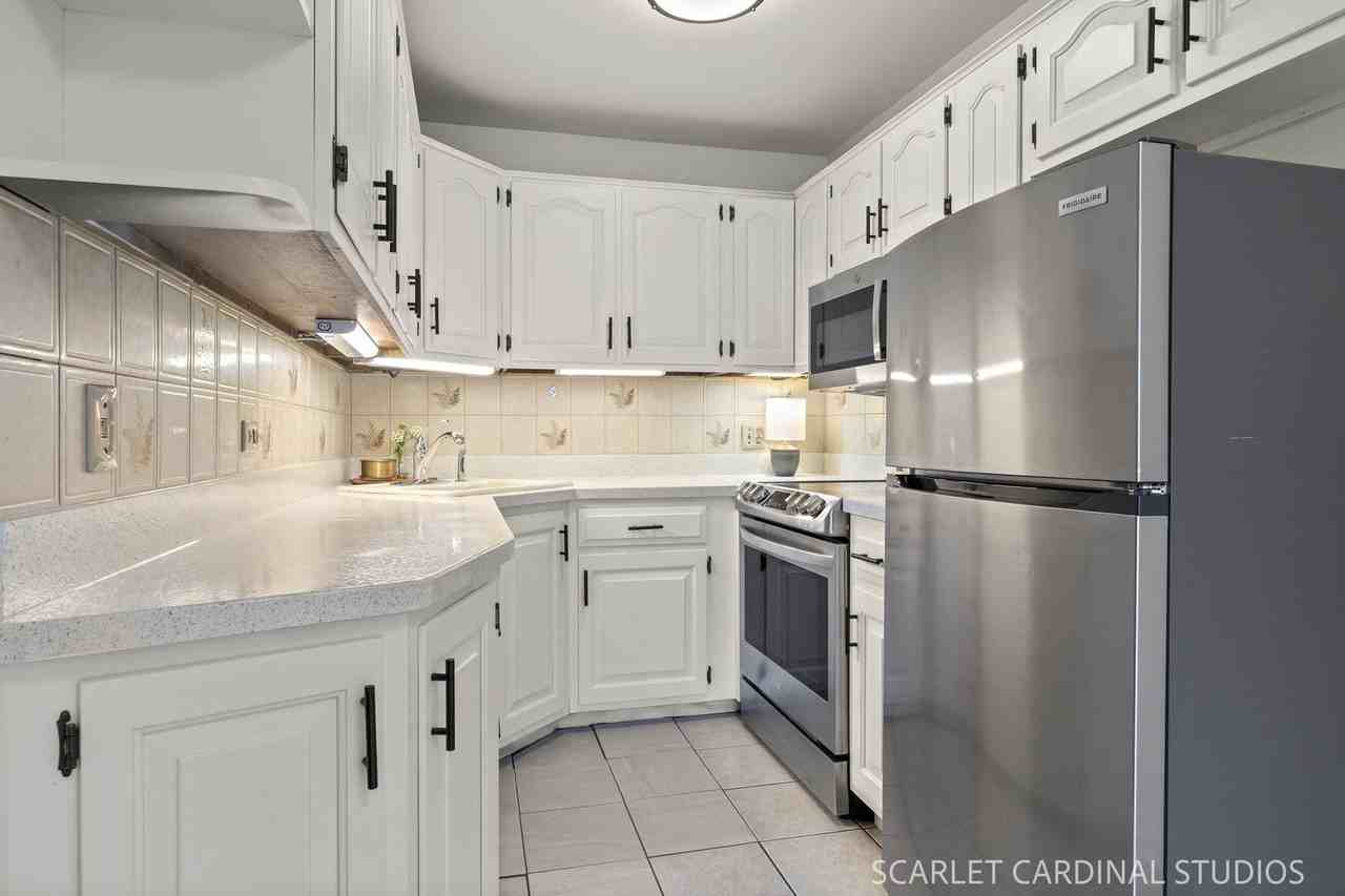 452 N Addison Rd - Photo 5 of 22