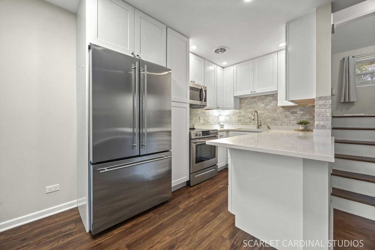 450 N Addison Rd - Photo 4 of 21