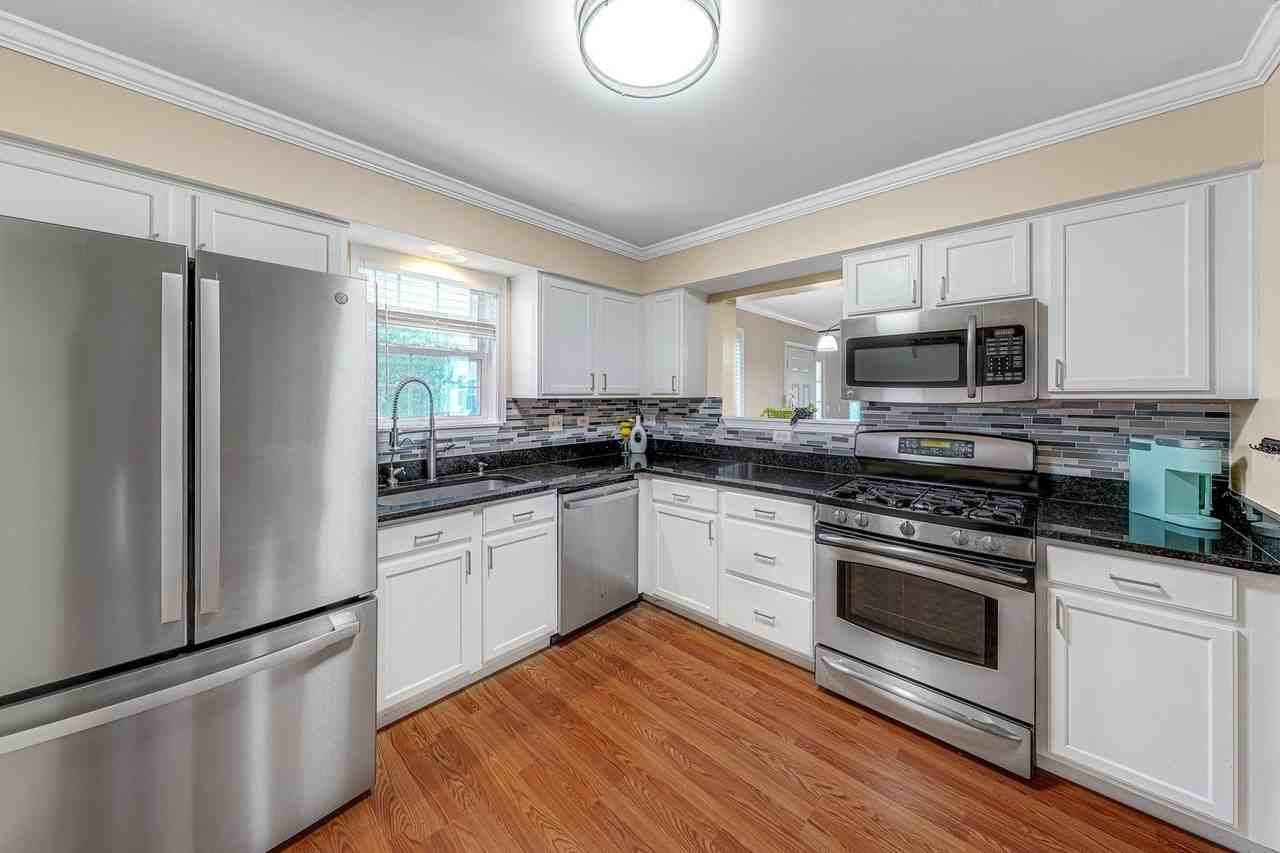 560 Jennifer Cir - Photo 5 of 21