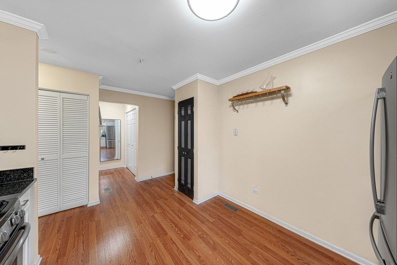 560 Jennifer Cir - Photo 6 of 21