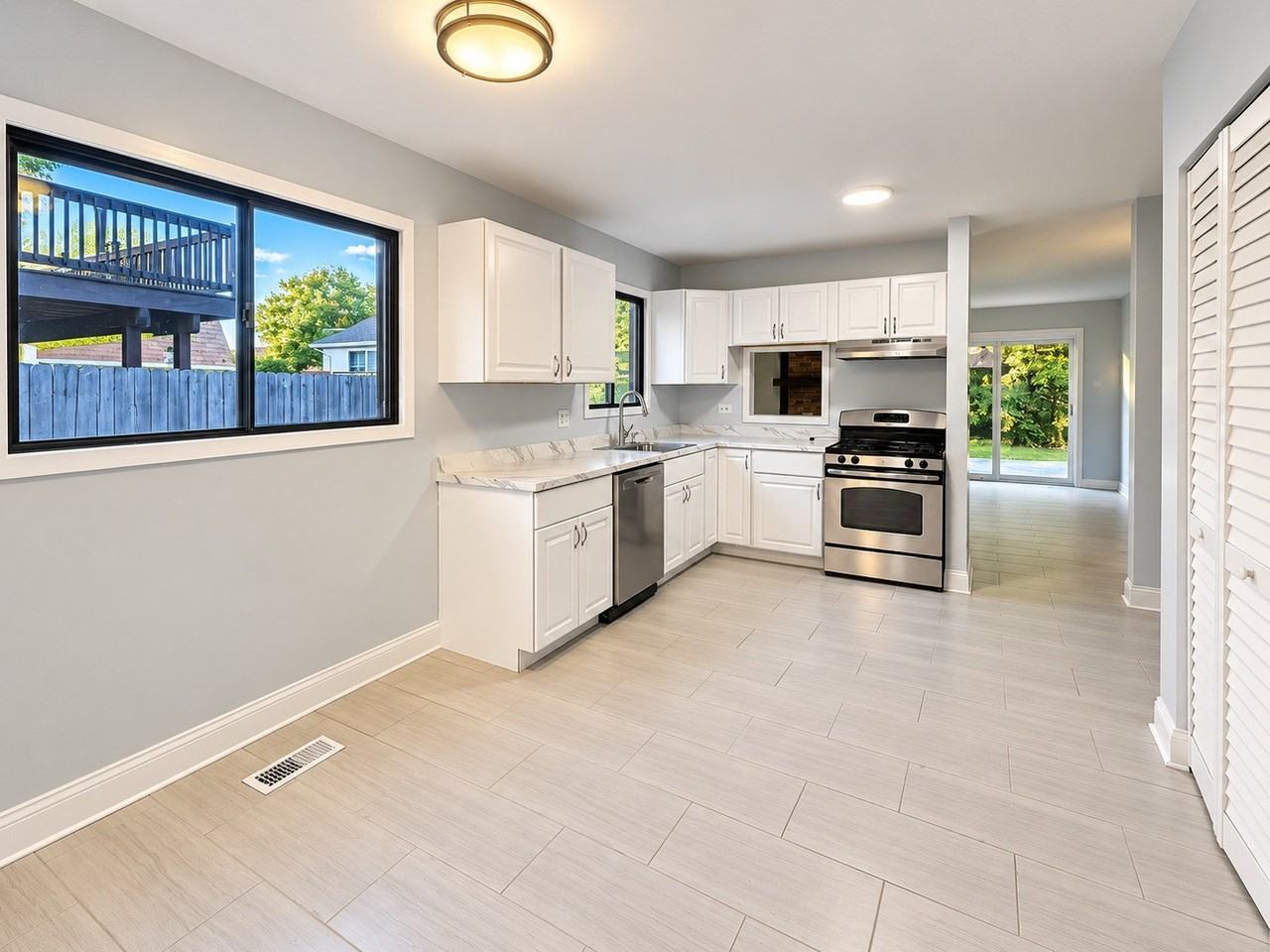 1191 Hialeah Ln - Photo 2 of 11