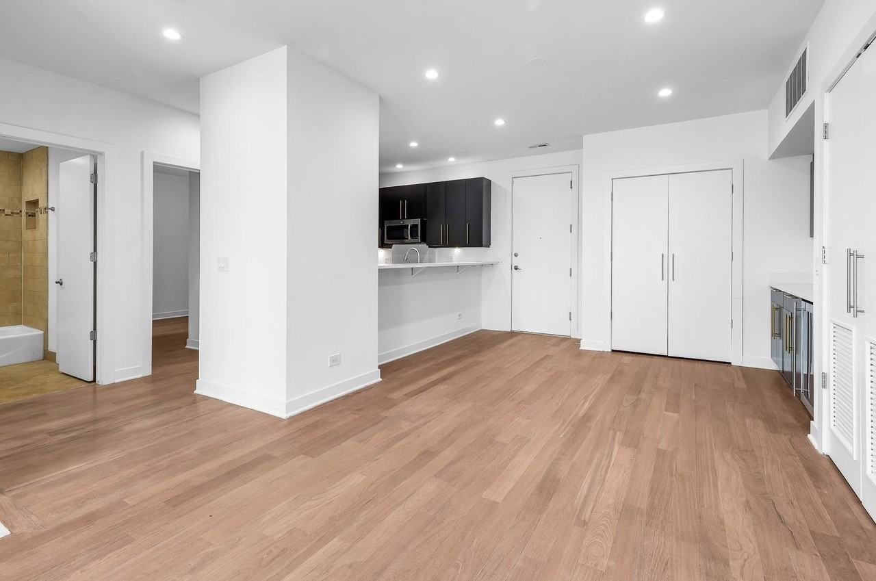 914 W Hubbard St #105 - Photo 4 of 19