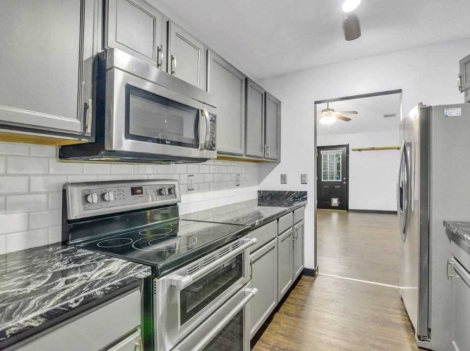 7883 Park Gate Dr - Photo 3 of 45
