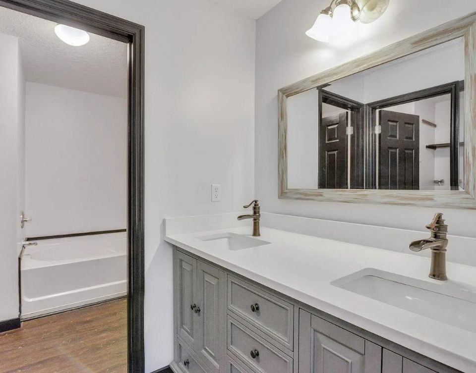 7883 Park Gate Dr - Photo 4 of 45