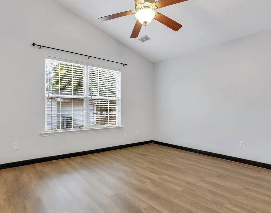 7883 Park Gate Dr - Photo 7 of 45