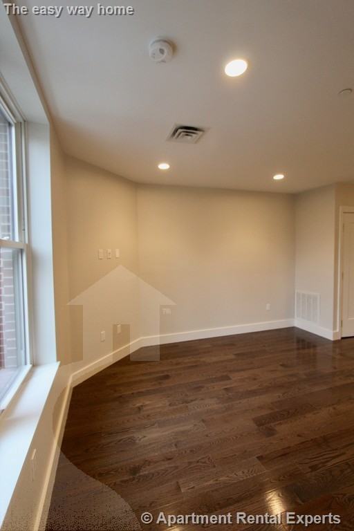 434 Mcgrath Hwy #213 - Photo 4 of 10