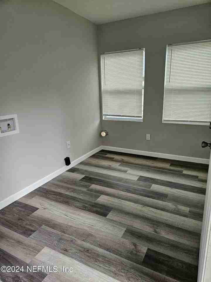 1176 E 13th St - Photo 2 of 10