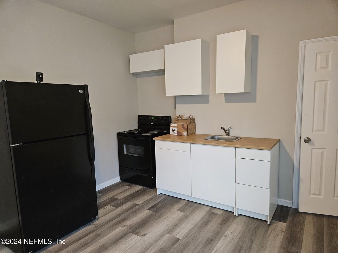1176 E 13th St - Photo 4 of 10