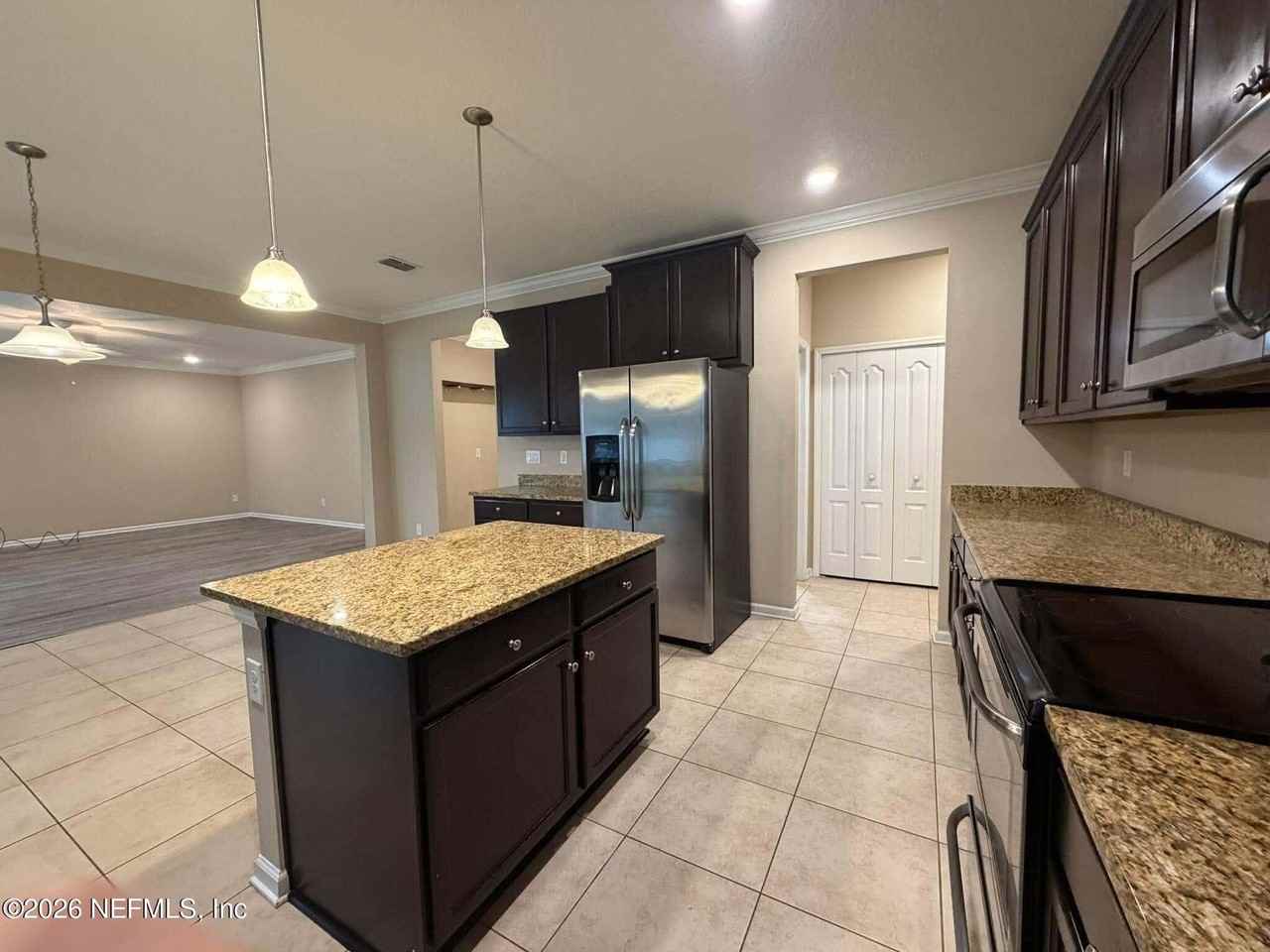 16082 Willow Bluff Ct - Photo 7 of 27