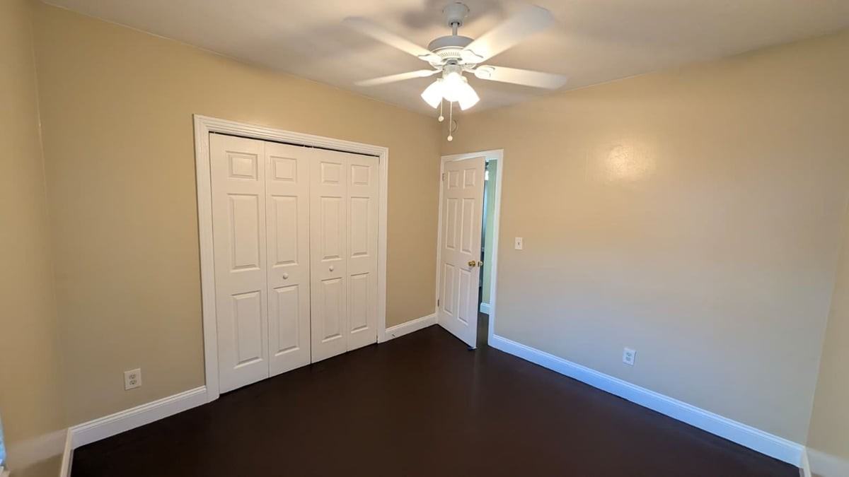 404 49th St - Photo 4 of 16