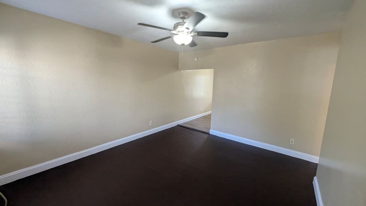 404 49th St - Photo 5 of 16