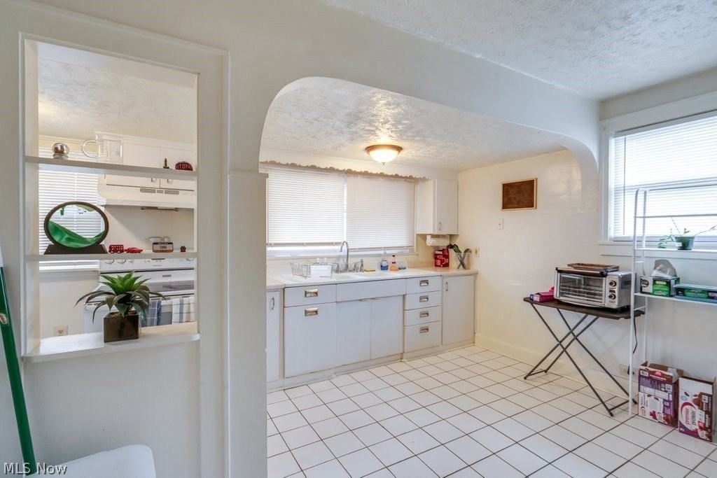 489 Allyn St - Photo 3 of 18