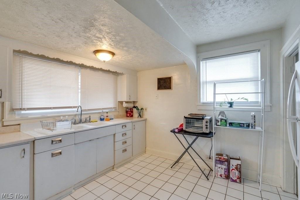 489 Allyn St - Photo 4 of 18