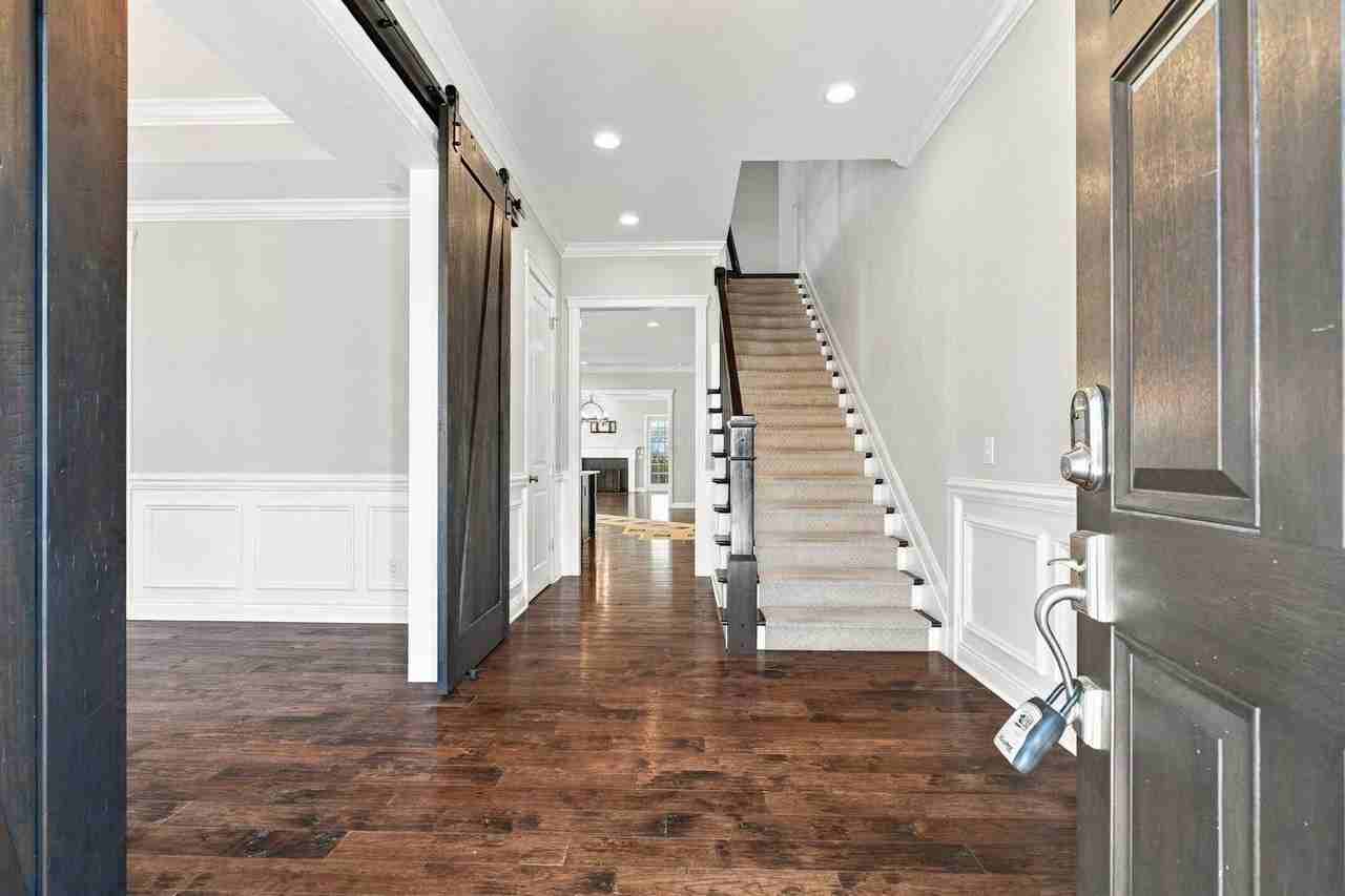 7816 Straits Ln - Photo 4 of 50