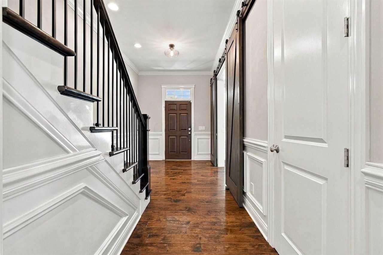 7816 Straits Ln - Photo 5 of 50