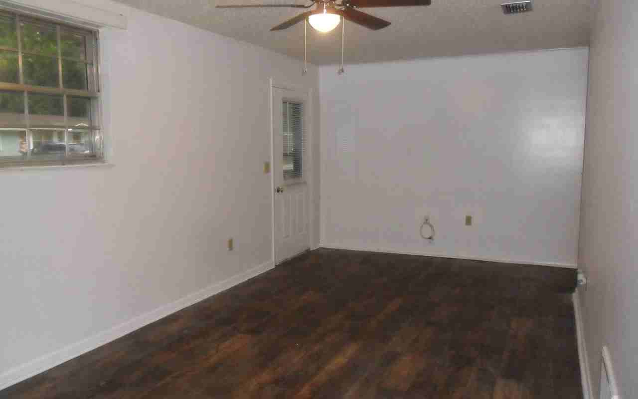 217 Sw Tulip Pl - Photo 3 of 20