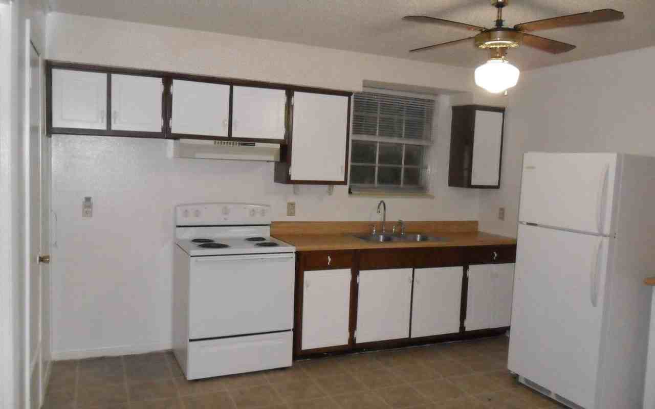 217 Sw Tulip Pl - Photo 4 of 20