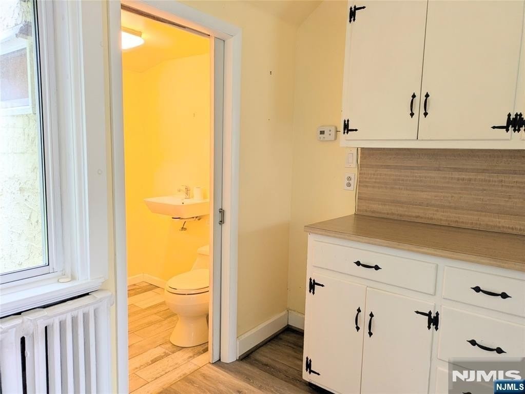 438 Van Dyke St - Photo 3 of 10