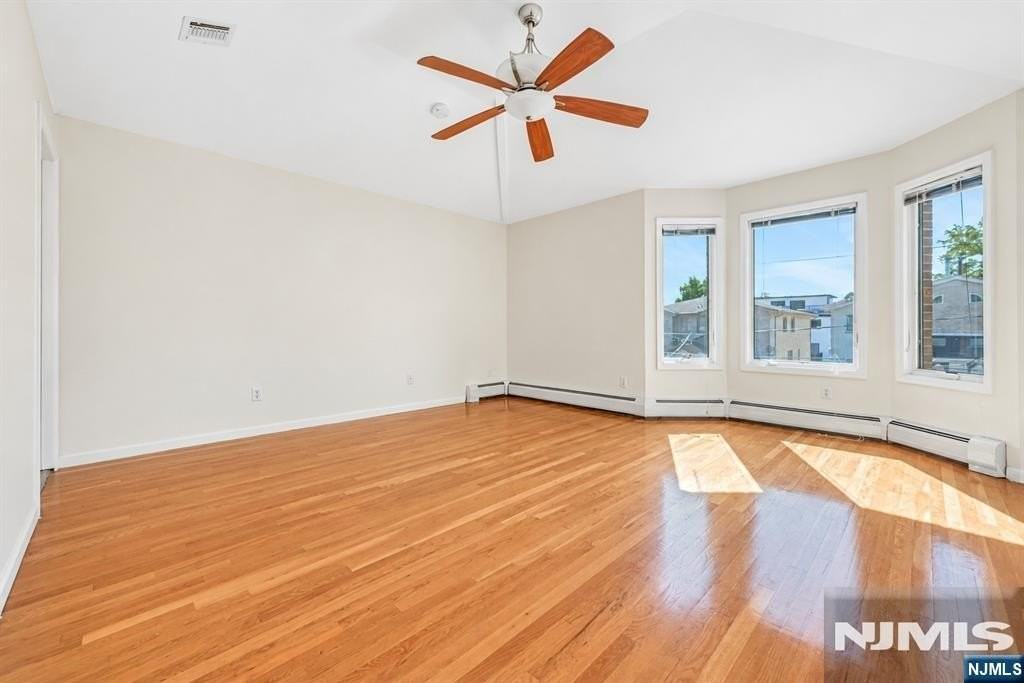 393 Washington Ave #B - Photo 2 of 29