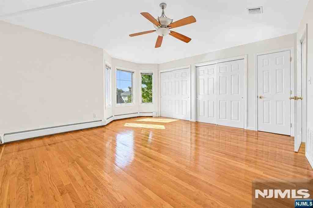 393 Washington Ave #B - Photo 3 of 29