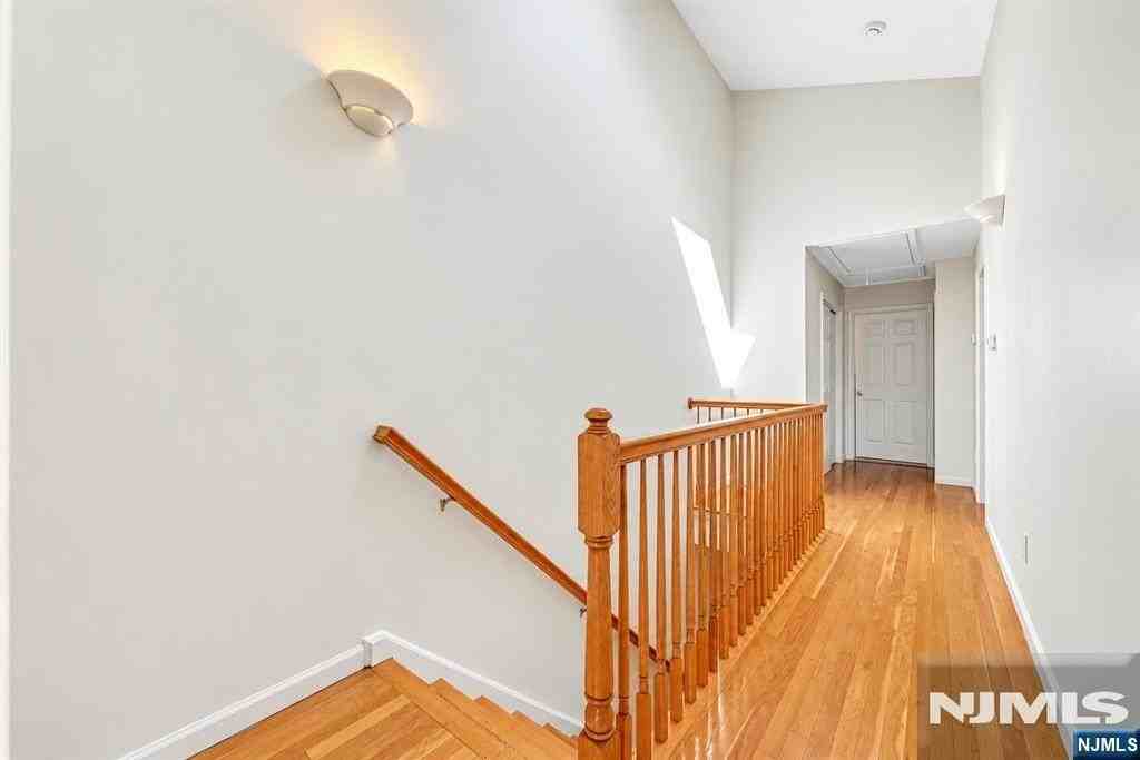 393 Washington Ave #B - Photo 6 of 29