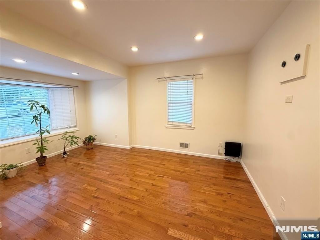 664 Prospect Ave - Photo 4 of 11
